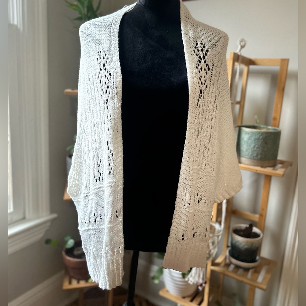 Highland Park by Material Girls White 3/4 sleeve cover up, shrug or cardigan,Med